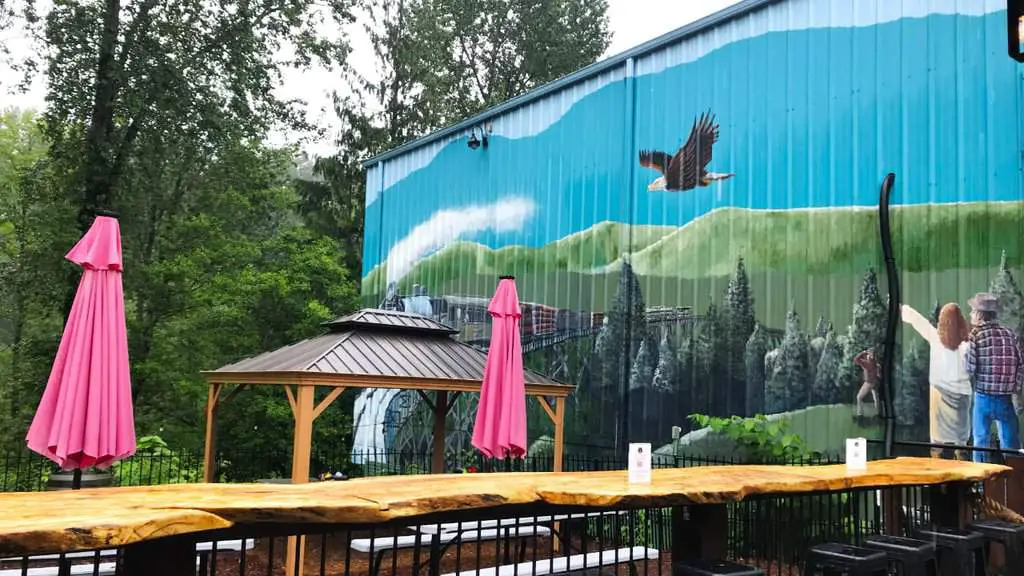 cover Snoqualmie Falls Brewery patio and mural Snoqualmie brewery tour Washington copy